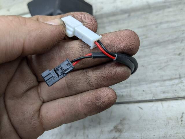 19-25 OEM BMW F95 F96 G05 G06 X5 X6 REAR Center Middle 2nd Row Seat Belt Buckle