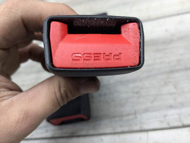 19-25 OEM BMW F95 F96 G05 G06 X5 X6 REAR Center Middle 2nd Row Seat Belt Buckle