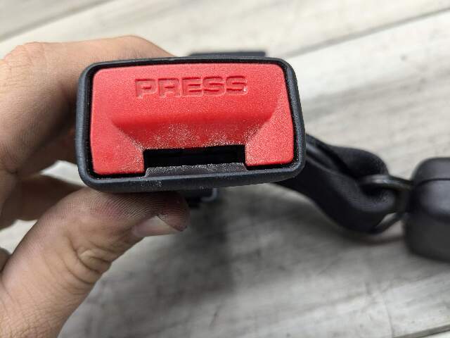 19-25 OEM BMW F95 F96 G05 G06 X5 X6 REAR Center Middle 2nd Row Seat Belt Buckle