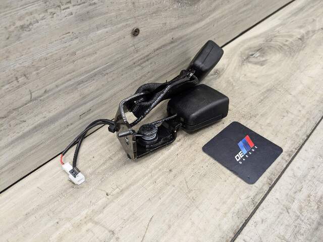 19-25 OEM BMW F95 F96 G05 G06 X5 X6 REAR Center Middle 2nd Row Seat Belt Buckle