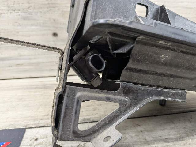 09-15 OEM BMW F01 F02 750 Front Right Headlight Support Mount Mounting Bracket