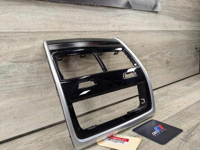 OEM BMW F95 F96 G05 G06 G07 G09 X5 X6 X7 REAR Center Console AC Air Vent