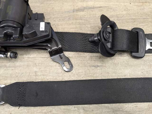 OEM BMW F95 G05 G06 G07 X5 X6 X7 Front Right Passenger Seat Belt Retractor Black