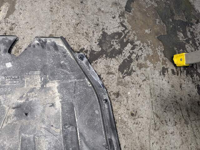 19-23 OEM BMW G05 G06 X5 X6 Right Passsenger Underbody Floor Body Splash Guard