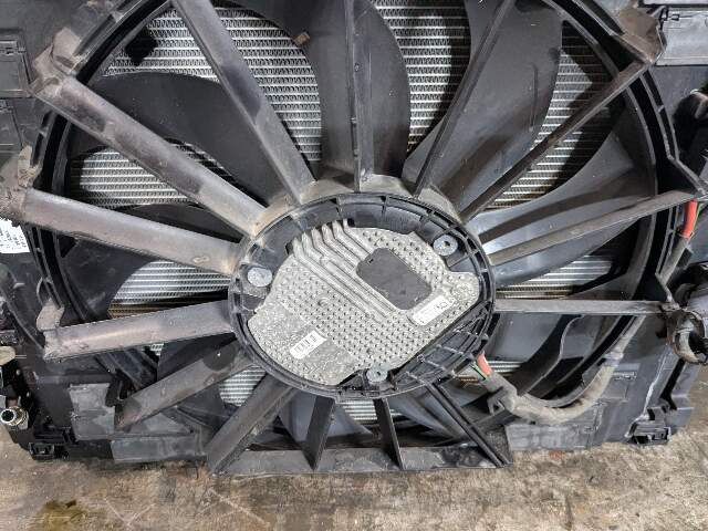 17-23 OEM BMW G30 M550 Engine N63R Main Radiators Condenser Fan Shroud 1000 WATT