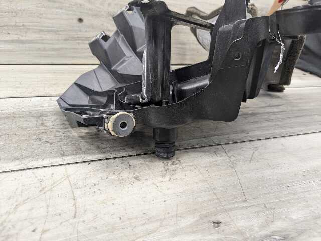 15-19 OEM BMW F15 F16 F85 X5 X6 Front Left Driver Fender Mount Support Brackets