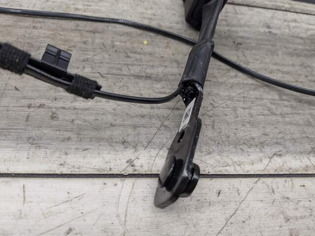 OEM BMW F90 G11 G12 G30 530 540 M550 750 M5 Front Left or Right Seatbelt Buckle
