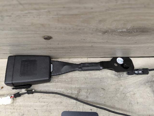 OEM BMW F90 G11 G12 G30 530 540 M550 750 M5 Front Left or Right Seatbelt Buckle