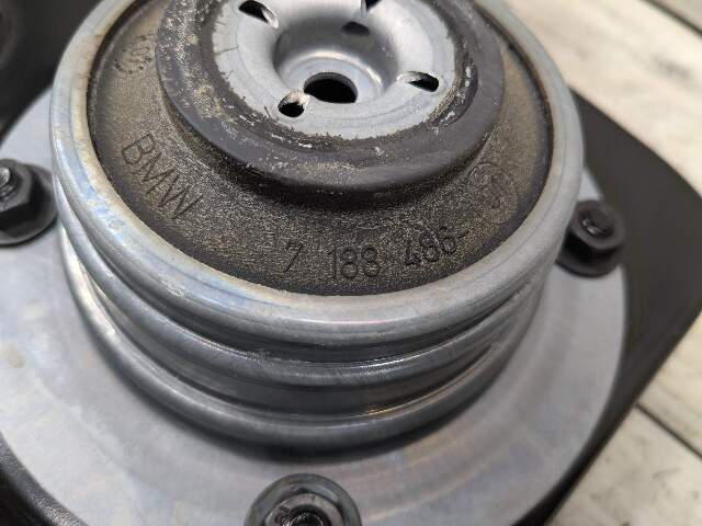 OEM BMW E93 328 330 335 F33 435 440 Convbertible Vibration Absorber Battery Tray