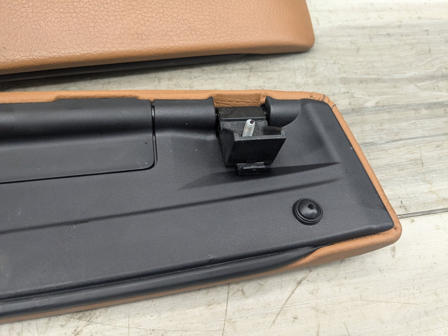 17-23 OEM BMW G30 530 540 M550 Retractable Armrest Tray Console Leather Brown
