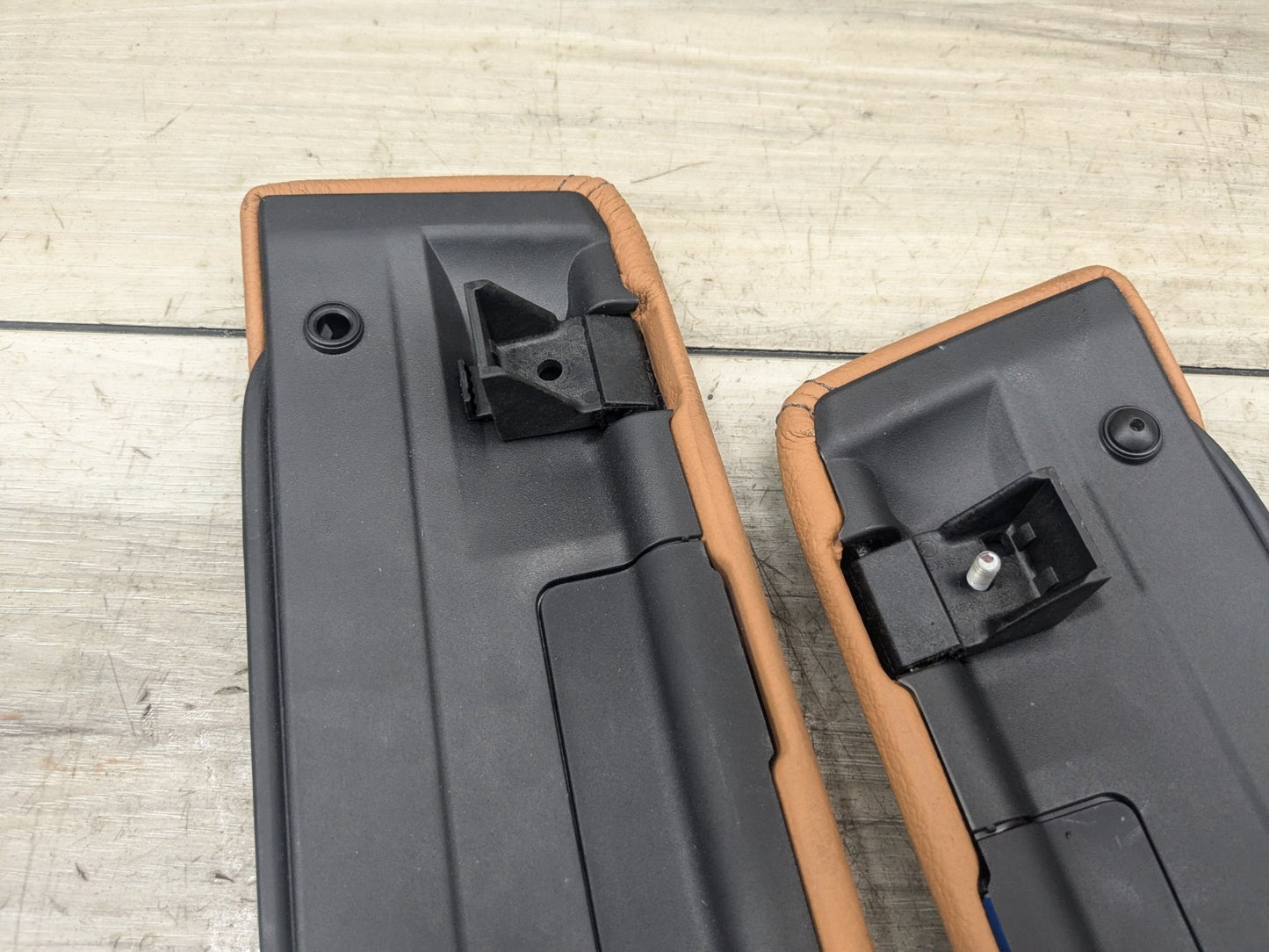 17-23 OEM BMW G30 530 540 M550 Retractable Armrest Tray Console Leather Brown