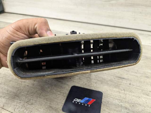 07-13 OEM BMW E92 328 335 Coupe Interior Central Console Rear Vent
