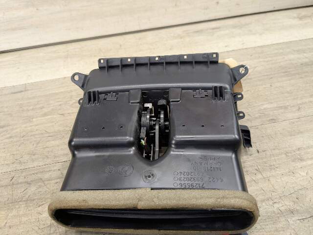 07-13 OEM BMW E92 328 335 Coupe Interior Central Console Rear Vent