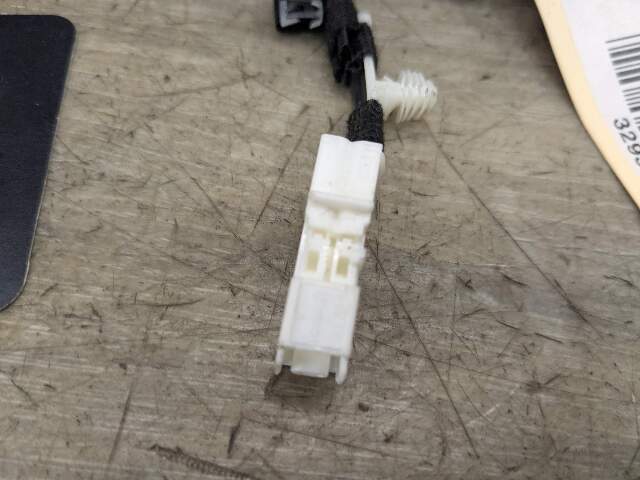 OEM BMW F90 G11 G12 G30 530 540 M550 750 M5 Front Left or Right Seatbelt Buckle