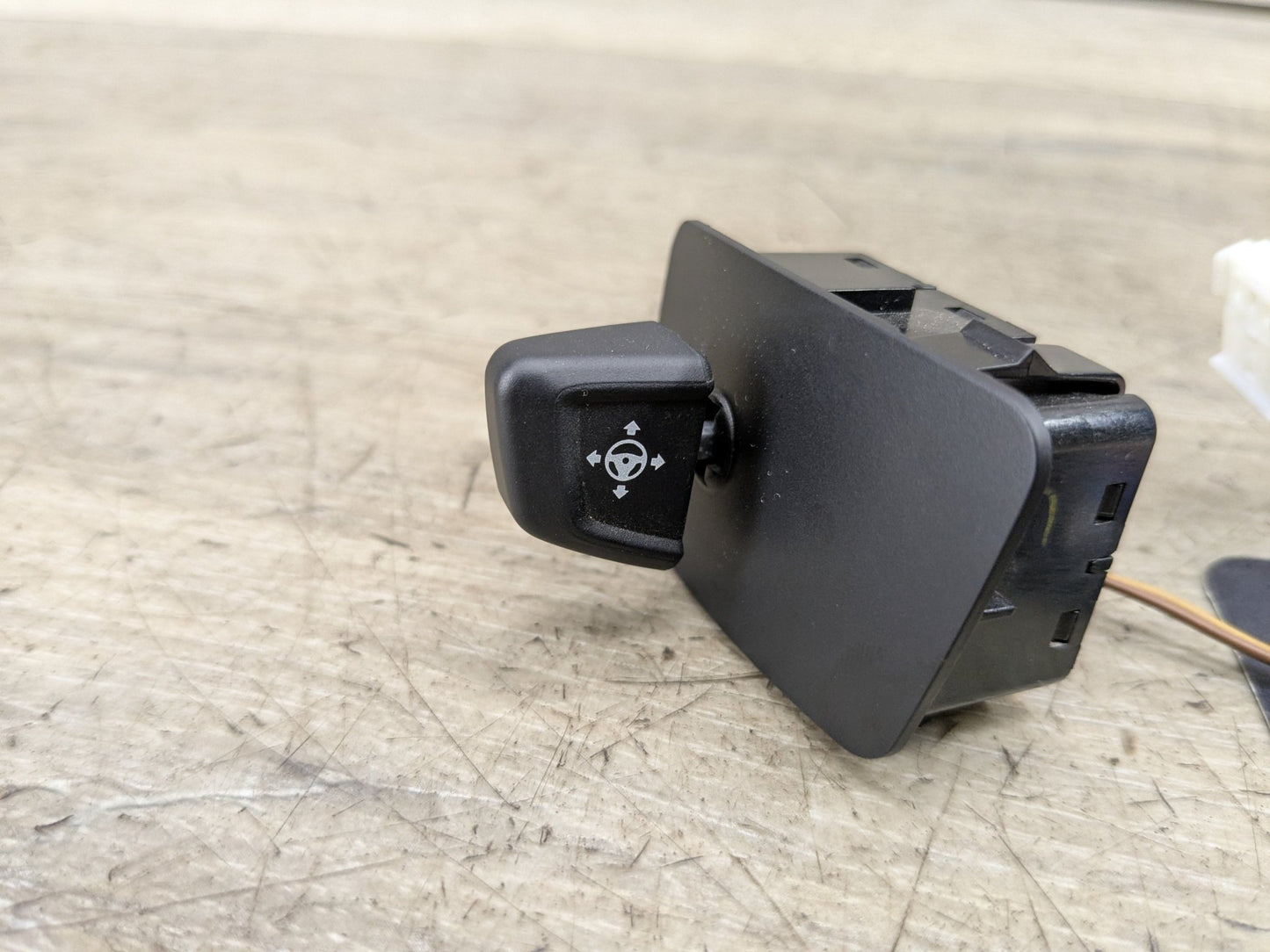 16-25 OEM BMW F90 M5 G11 G12 G30 Steering Wheel Adjustment Switch Control Module