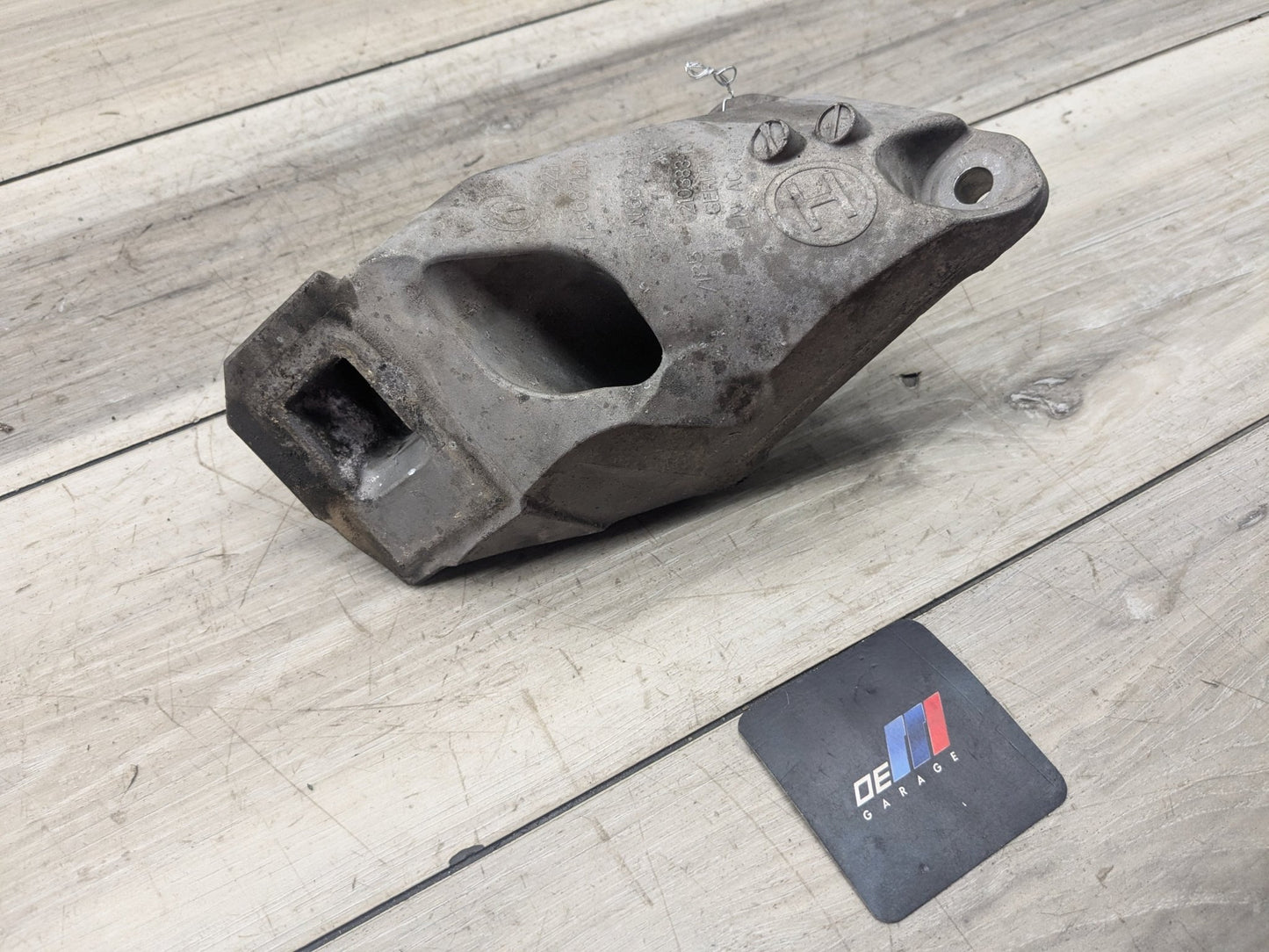 16-22 OEM BMW G12 G30 M550 750 AWD Right Side Engine N63 Motor Mount Bracket