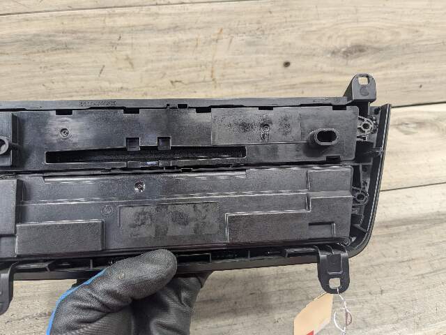 12-18 OEM BMW F82 F30 F32 F36 M3 M4 AC Heater Control Panel Radio Media Buttons