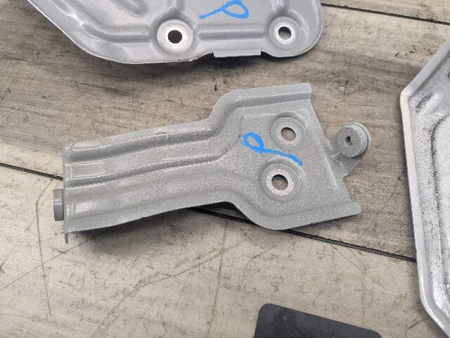 18-24 OEM BMW G01 G02 F97 X3 X4 Right Passenger Fender Wing Holder Bracket SET