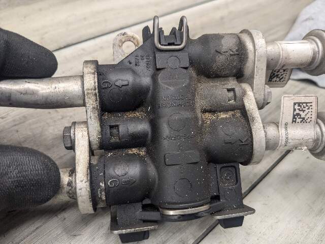 16-19 OEM BMW G30 F90 G11 G12 M550 750 Transmission Oil Cooler Lines Return Flow