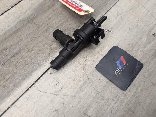 OEM BMW G01 G02 G05 G12 G20 G30 Fuel Tank Vapor Breather Valve B46 B58