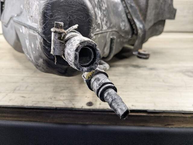 09-13 OEM BMW E70 X5 Diesel Sedan SCR Selective Catalytic Reduction DEF Tank