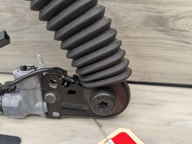 13-16 OEM BMW F10 F07 F01 F02 740 M5 Front Right Passenger Side Seatbelt Buckle