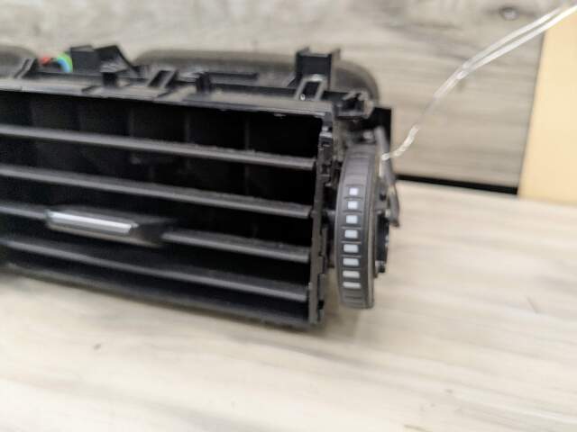 12-20 OEM BMW F30 F32 F36 F80 F82 F83 M4 Front Central Air Vent Grille Black