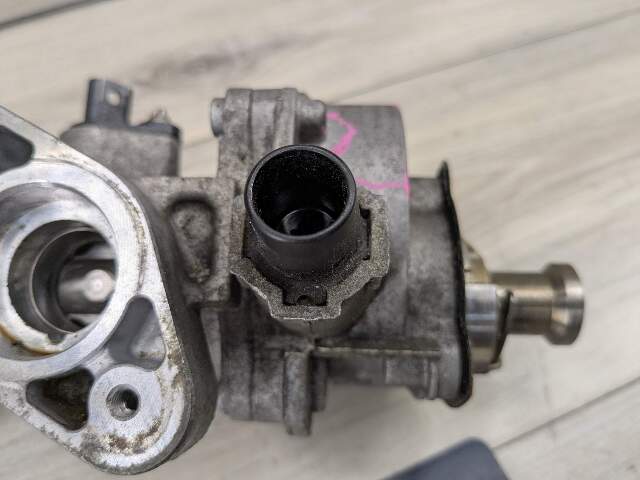 15-20 OEM BMW F80 F82 F83 M3 M4 Engine S55 Vacuum Pump w/ O HPFP