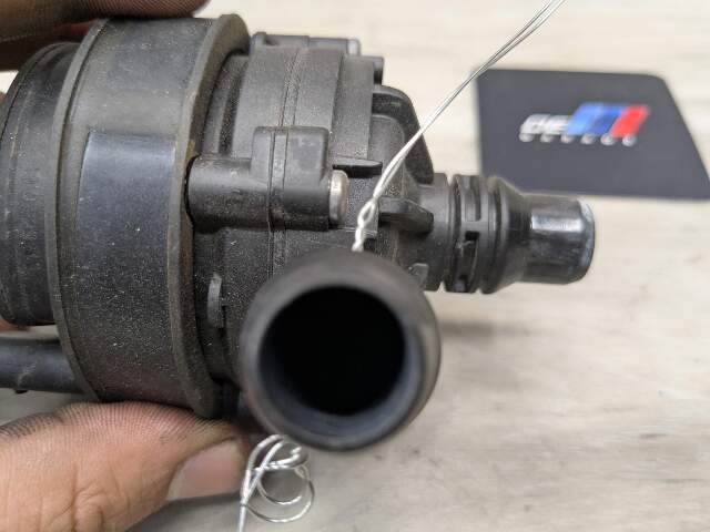 *OEM BMW G01 G05 G20 G22 G30 G42 G80 G82 G83 M3 M4 Engine Auxiliary Water Pump