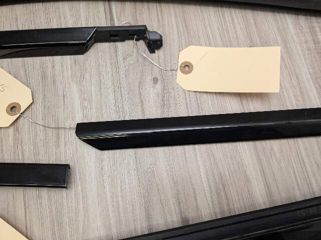 22-25 OEM BMW G42 G87 Right Passenger Side Door Belt Molding Trim SHADOW GLOSS