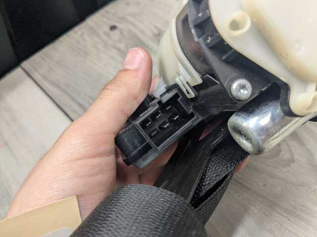 OEM BMW G11 G12 740 750 M760 Front Right Passenger Seat Belt Retractor Black