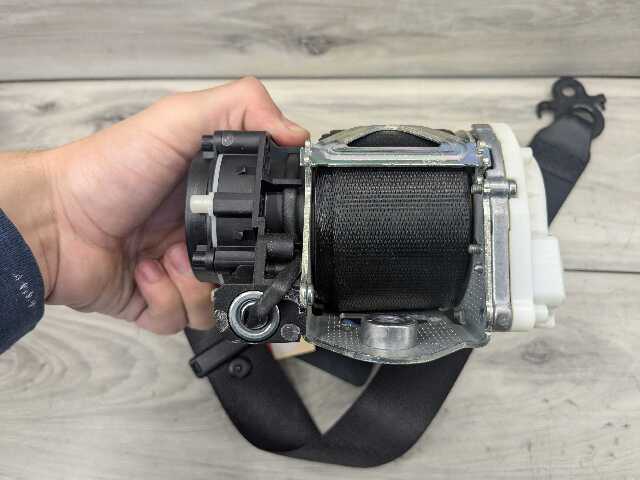 OEM BMW G11 G12 740 750 M760 Front Right Passenger Seat Belt Retractor Black