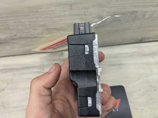 17-24 OEM BMW G01 G05 G12 G20 G22 G42 G30 G80 G82 Fuel Pump Control Module Unit