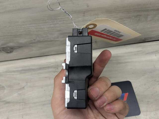 17-24 OEM BMW G01 G05 G12 G20 G22 G42 G30 G80 G82 Fuel Pump Control Module Unit