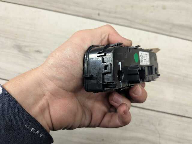 OEM BMW G01 G02 F97 F98 X3 X4 AC Rear Heater Climate Control Switch Panel