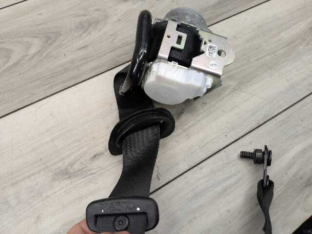 19-25 OEM BMW F95 G05 X5 X5M REAR Left Driver 2nd Row Seat Belt Retractor