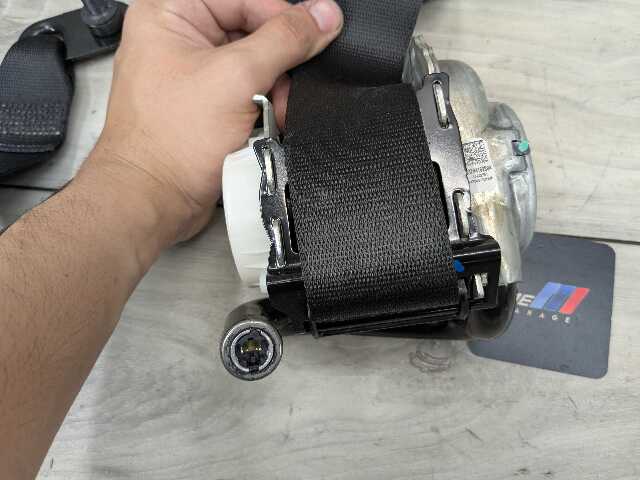 19-25 OEM BMW F95 G05 X5 X5M REAR Left Driver 2nd Row Seat Belt Retractor