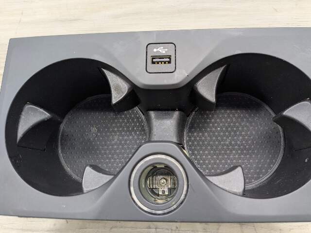 19-23 OEM BMW G05 X5 Front Center Console Cup Holder + USB Charge Port Socket