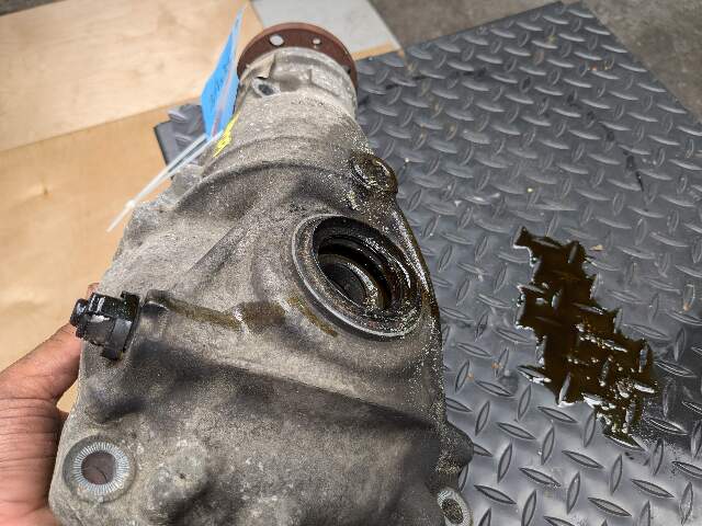 OEM BMW F30 F32 F33 F36 xDrive AWD Front Differential Axle Gearbox Carrier 3.23
