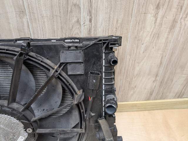 16-19 OEM BMW G12 G30 530 540 740 Radiator Condenser Fan Shroud Assembly B46 B58