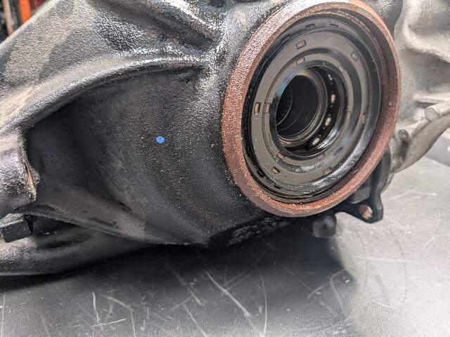 OEM BMW G20 G22 G23 G42 330 M340 Rear Differential Axle Gearbox Carrier 2.81