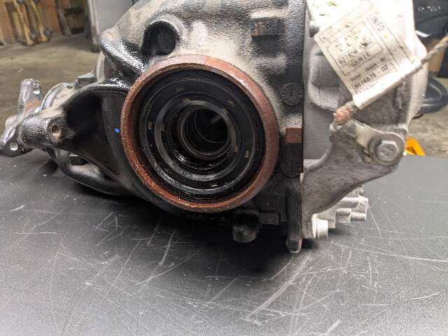 OEM BMW G20 G22 G23 G42 330 M340 Rear Differential Axle Gearbox Carrier 2.81