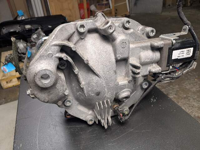 OEM BMW G20 G22 G23 G42 330 M340 Rear Differential Axle Gearbox Carrier 2.81