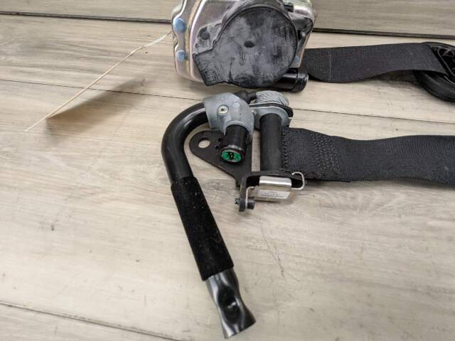 OEM BMW F15 F16 F85 F86 X5 X6 Front Right Passenger Seat Belt Retractor Black