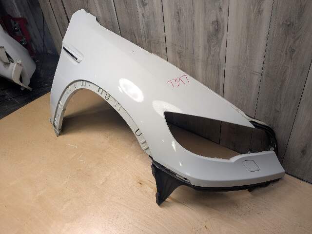 10-13 OEM BMW E70 X5M Front Right Passenger Fender Cover w Turn Signal White 300