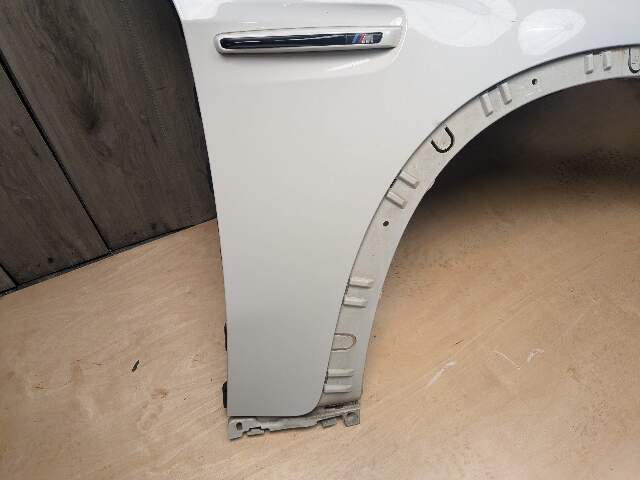10-13 OEM BMW E70 X5M Front Right Passenger Fender Cover w Turn Signal White 300