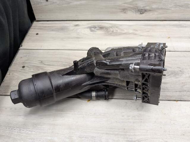 16-20 OEM BMW F22 F30 F32 F36 230 330 430 Engine B46 Oil Filter Housing