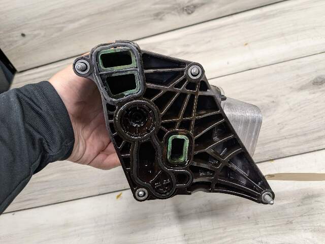 16-20 OEM BMW F22 F30 F32 F36 230 330 430 Engine B46 Oil Filter Housing