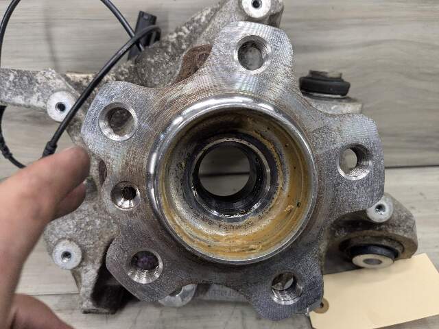 18-24 OEM BMW G01 X3 REAR Left Driver Side Knuckle Wheel Hub Spindle Bearing