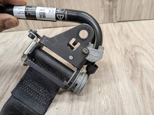 OEM BMW F15 F16 F85 X5 X6 Front Left Driver Seat Belt Seatbelt Retractor Black